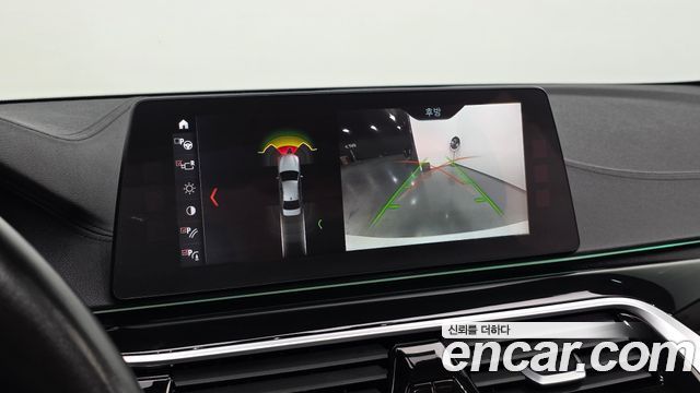BMW 5-Series 2018 — photo 15
