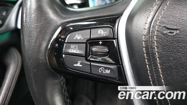 BMW 5-Series 2018 — photo 18