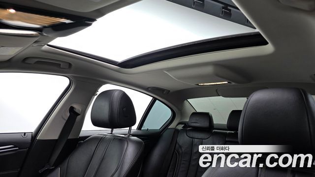 BMW 5-Series 2018 — photo 20