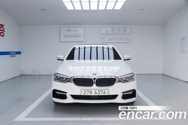 BMW 5-Series 2018 — photo 2