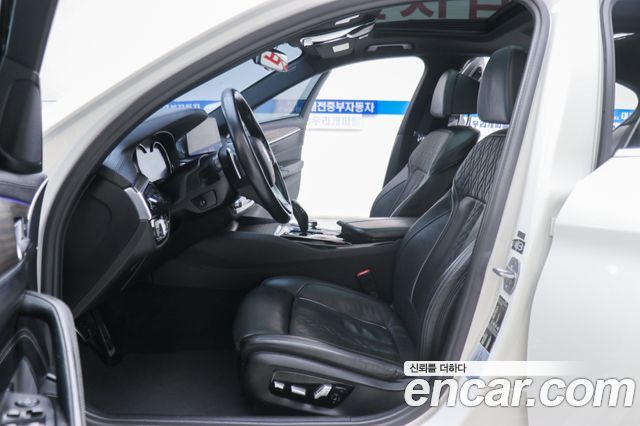 BMW 5-Series 2018 — photo 9