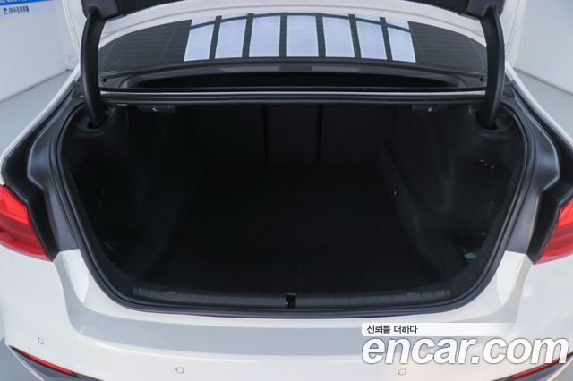 BMW 5-Series 2018 — photo 18
