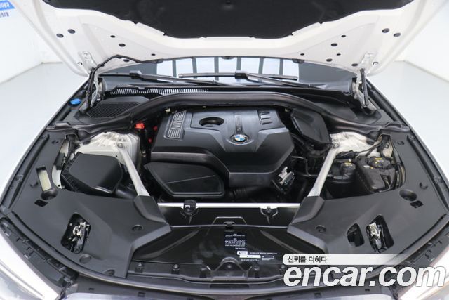 BMW 5-Series 2018 — photo 19