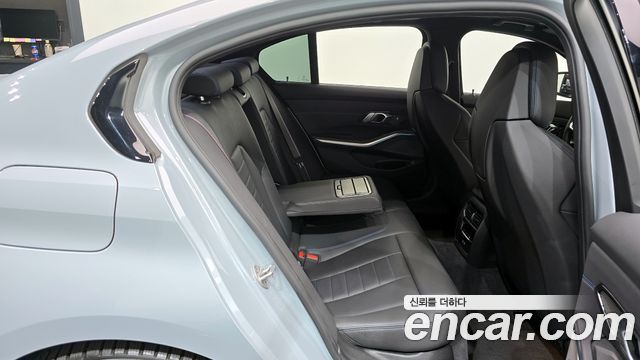 BMW 3-Series 2024 — photo 12