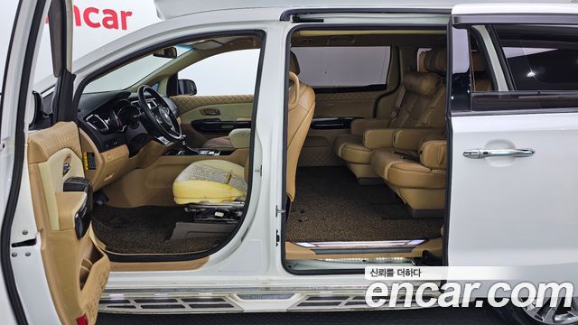 Kia Canival 2017 — photo 11