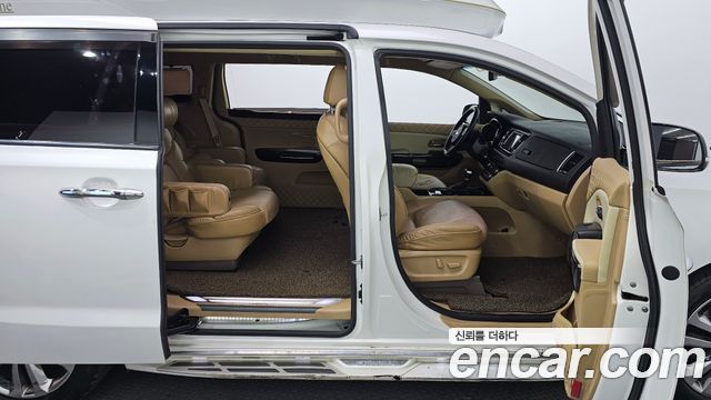 Kia Canival 2017 — photo 12