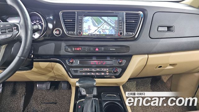 Kia Canival 2017 — photo 15
