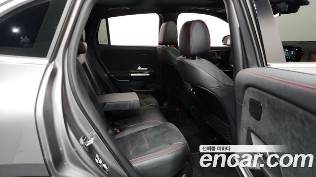 Mercedes-Benz GLA-Class 2022 — photo 12