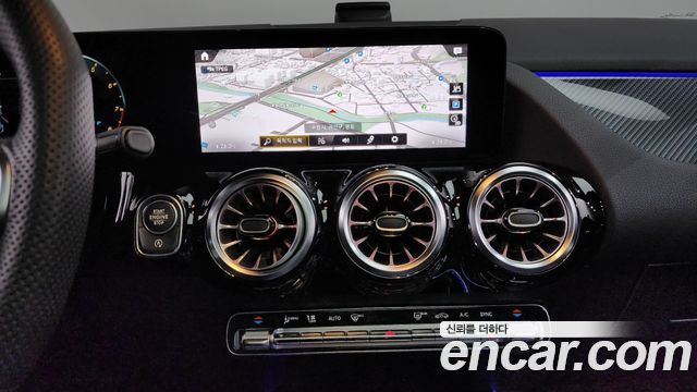 Mercedes-Benz GLA-Class 2022 — photo 14