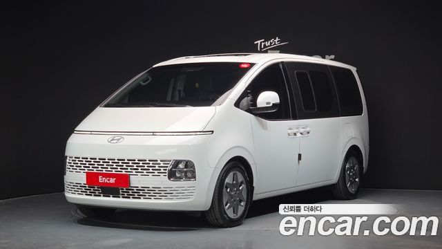Hyundai Staria 2025 — photo 1