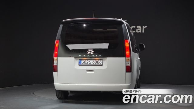 Hyundai Staria 2025 — photo 4