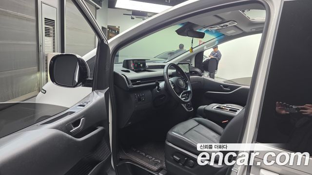 Hyundai Staria 2025 — photo 10