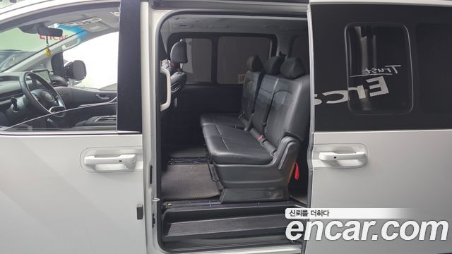 Hyundai Staria 2025 — photo 11