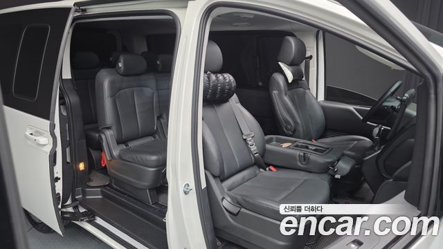 Hyundai Staria 2025 — photo 12