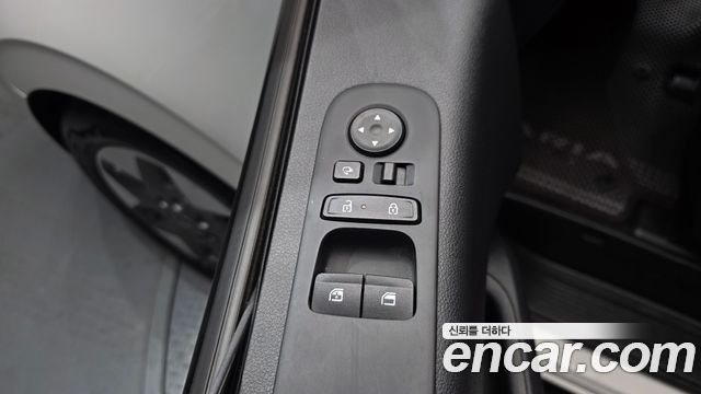 Hyundai Staria 2025 — photo 14