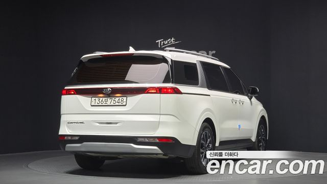 Kia Canival 2021 — photo 2