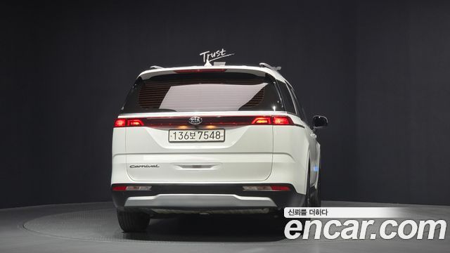 Kia Canival 2021 — photo 4