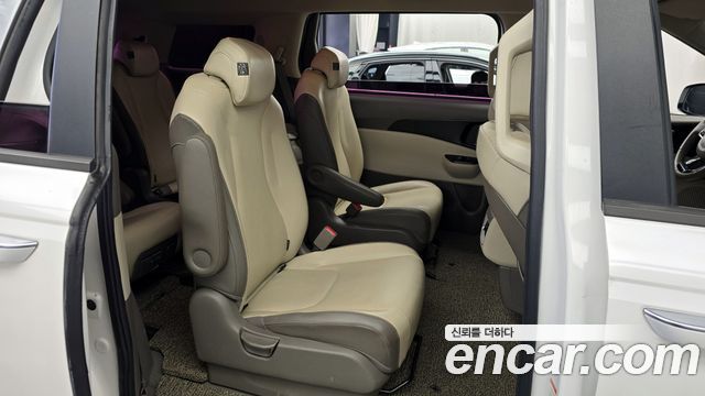 Kia Canival 2021 — photo 12