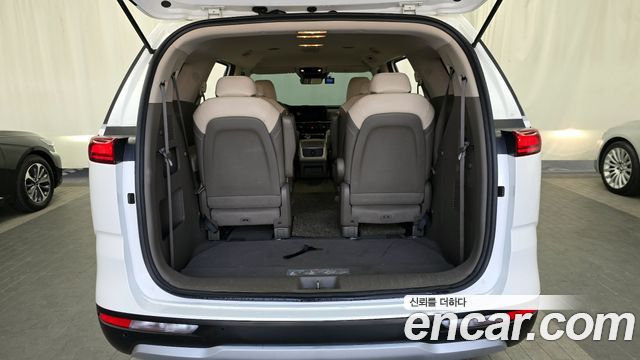 Kia Canival 2021 — photo 20