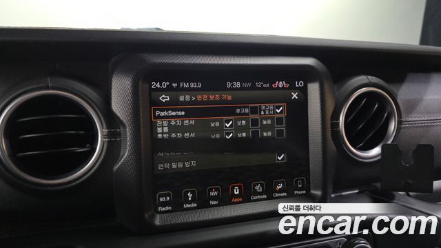 Jeep Wrangler 2018 — photo 16