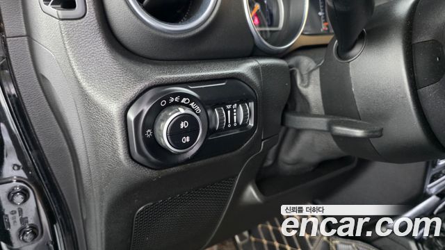Jeep Wrangler 2018 — photo 17