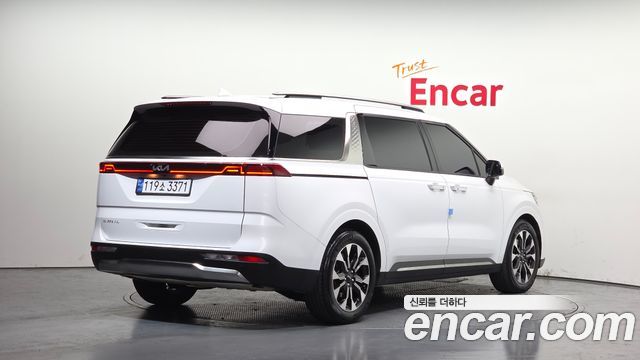 Kia Canival 2023 — photo 2