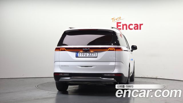 Kia Canival 2023 — photo 4