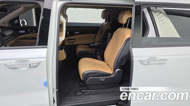 Kia Canival 2023 — photo 11