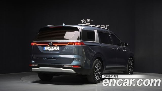 Kia Canival 2021 — photo 2