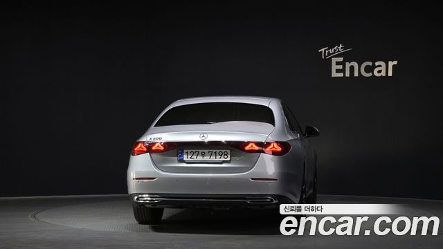 Mercedes-Benz E-Class 2025 — photo 4