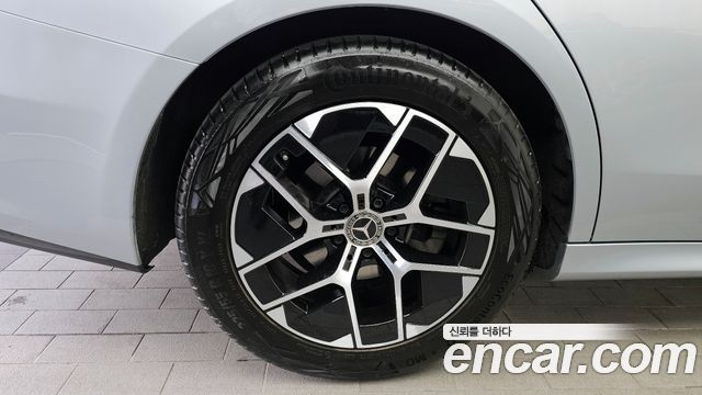 Mercedes-Benz E-Class 2025 — photo 5