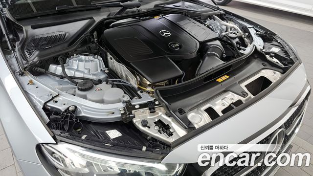 Mercedes-Benz E-Class 2025 — photo 6