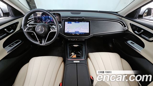 Mercedes-Benz E-Class 2025 — photo 7