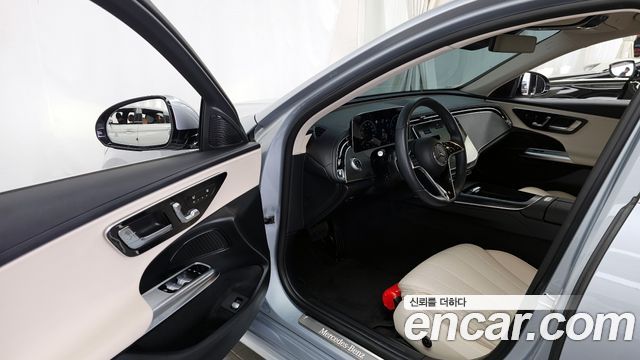 Mercedes-Benz E-Class 2025 — photo 10