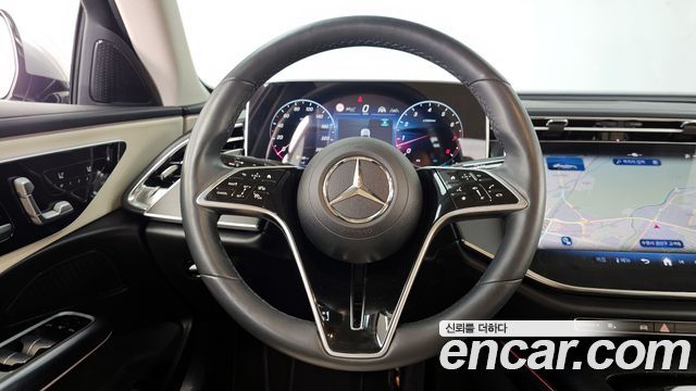 Mercedes-Benz E-Class 2025 — photo 13