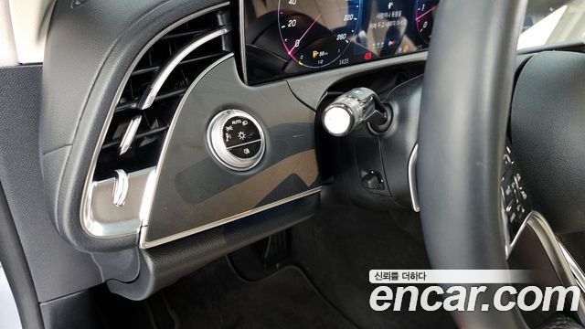 Mercedes-Benz E-Class 2025 — photo 18