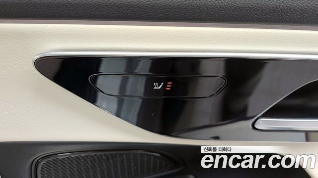 Mercedes-Benz E-Class 2025 — photo 19