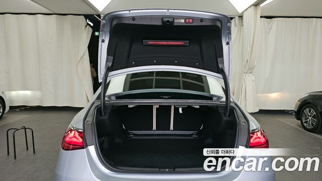 Mercedes-Benz E-Class 2025 — photo 20
