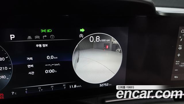 Kia Canival 2021 — photo 17