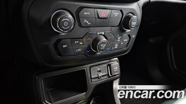 Jeep Renegade 2020 — photo 18