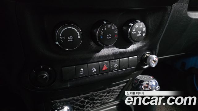 Jeep Wrangler 2017 — photo 16