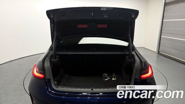 BMW 3-Series 2025 — photo 20