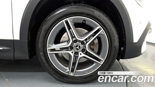 Mercedes-Benz GLB-Class 2021 — photo 5