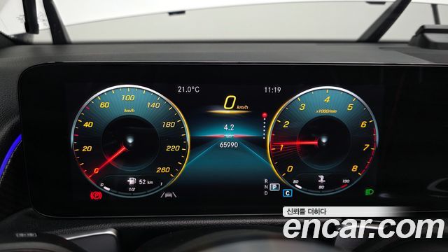 Mercedes-Benz GLB-Class 2021 — photo 8