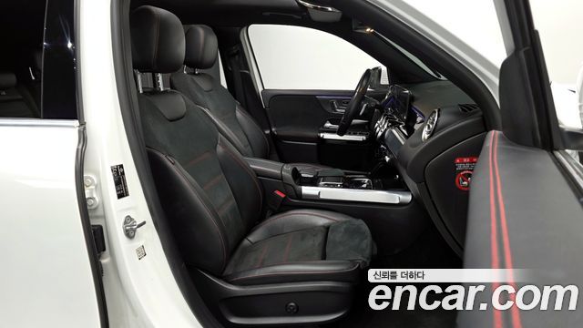 Mercedes-Benz GLB-Class 2021 — photo 11