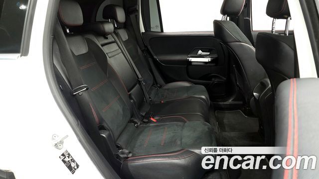 Mercedes-Benz GLB-Class 2021 — photo 12