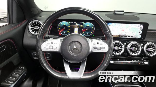 Mercedes-Benz GLB-Class 2021 — photo 13