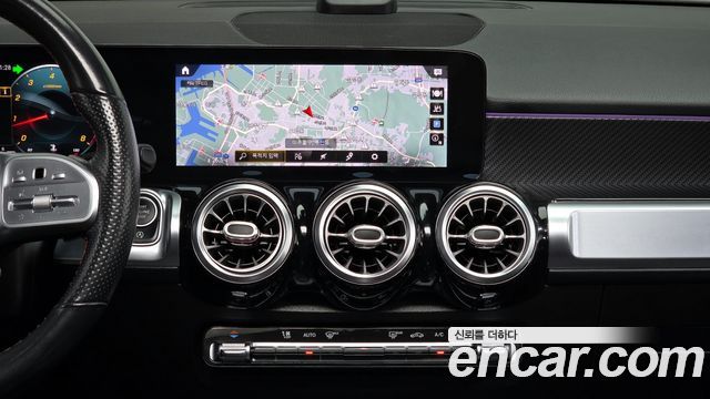 Mercedes-Benz GLB-Class 2021 — photo 14