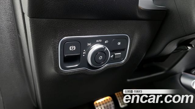 Mercedes-Benz GLB-Class 2021 — photo 17