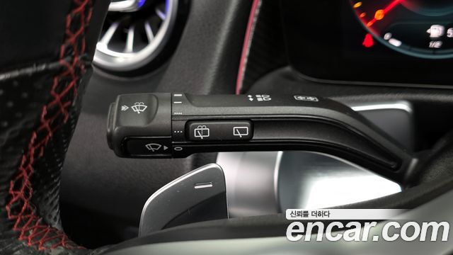 Mercedes-Benz GLB-Class 2021 — photo 18